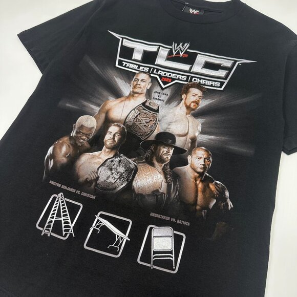 2009 WWE Tables Ladders Chairs Wrestling Tee M - Picture 3 of 6